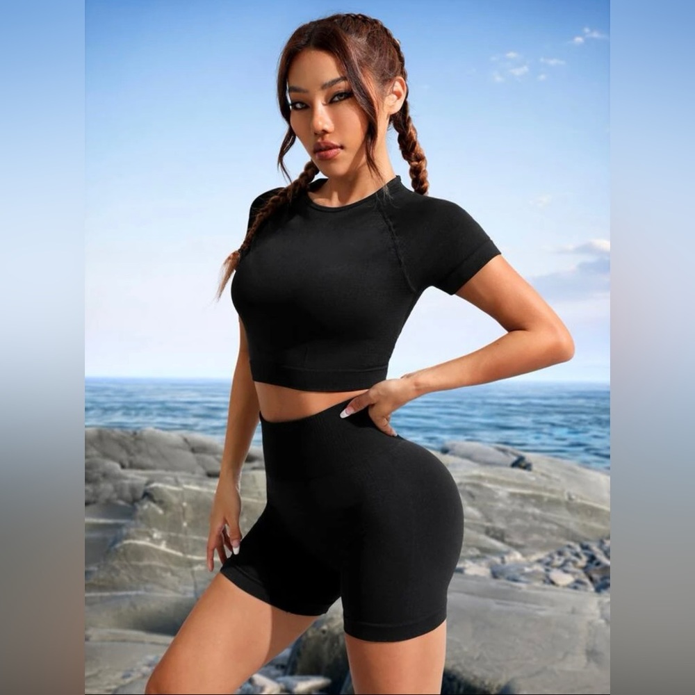 2 piece seamless tee and biker shorts